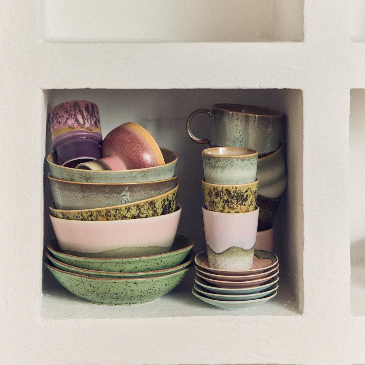 70s Ceramics: Coffee Mug Petal - Image 2