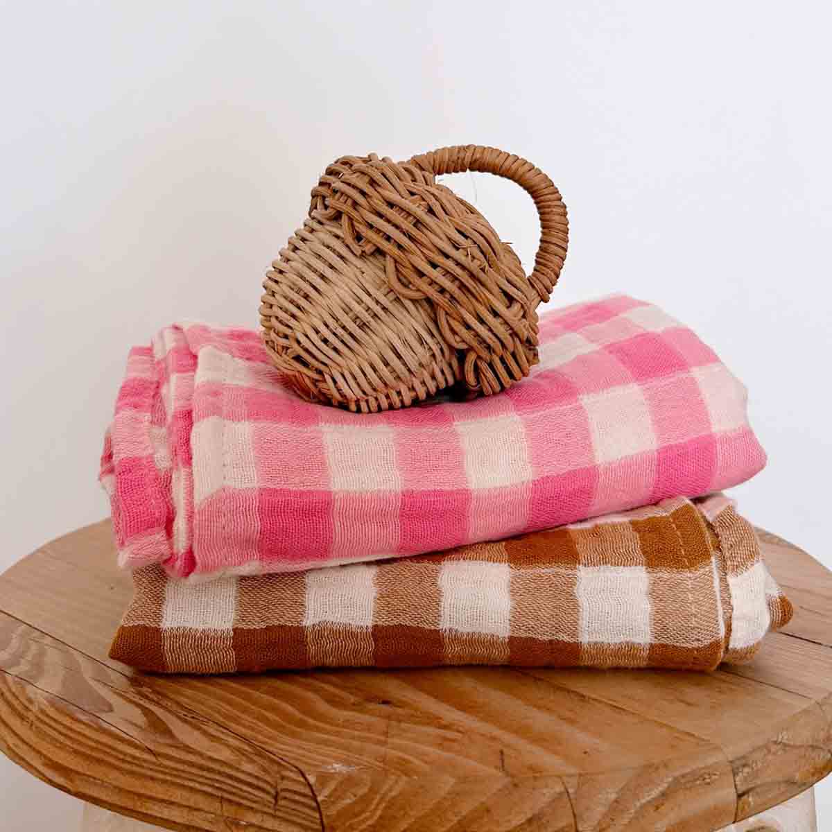 BIANCA SWADDLE GINGHAM NEON PINK: VICHY / L 110*110 - Image 3