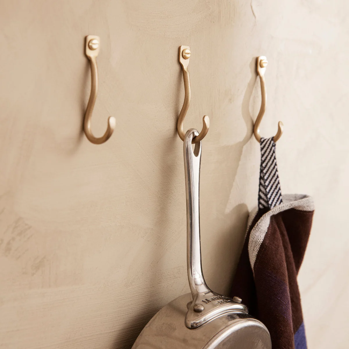 Curvature Hooks - Set of 3 - Brass - Image 2