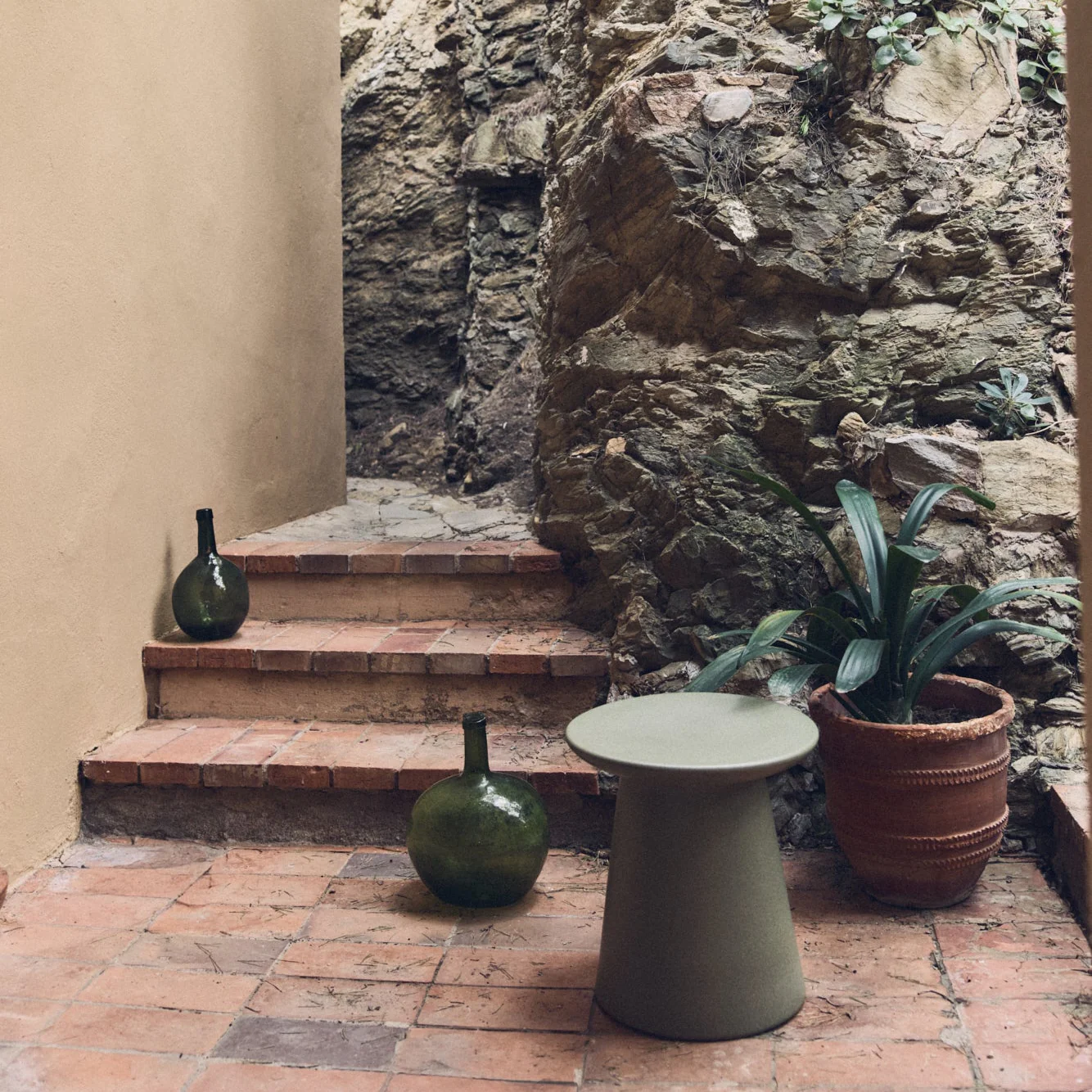 Earthenware Side Table Army - Image 2