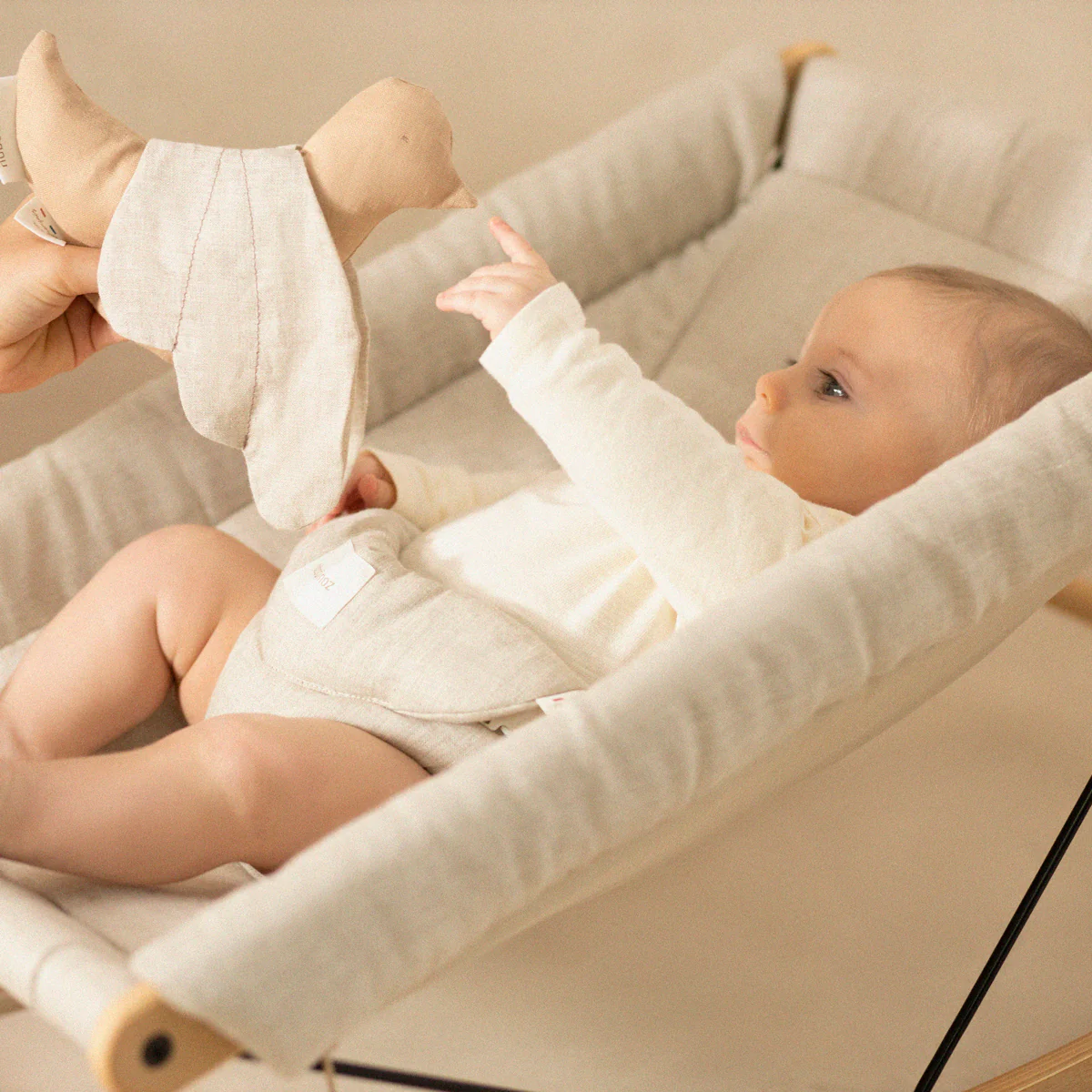 Growing Green Lin Français Baby Bouncer - Grey - Image 6
