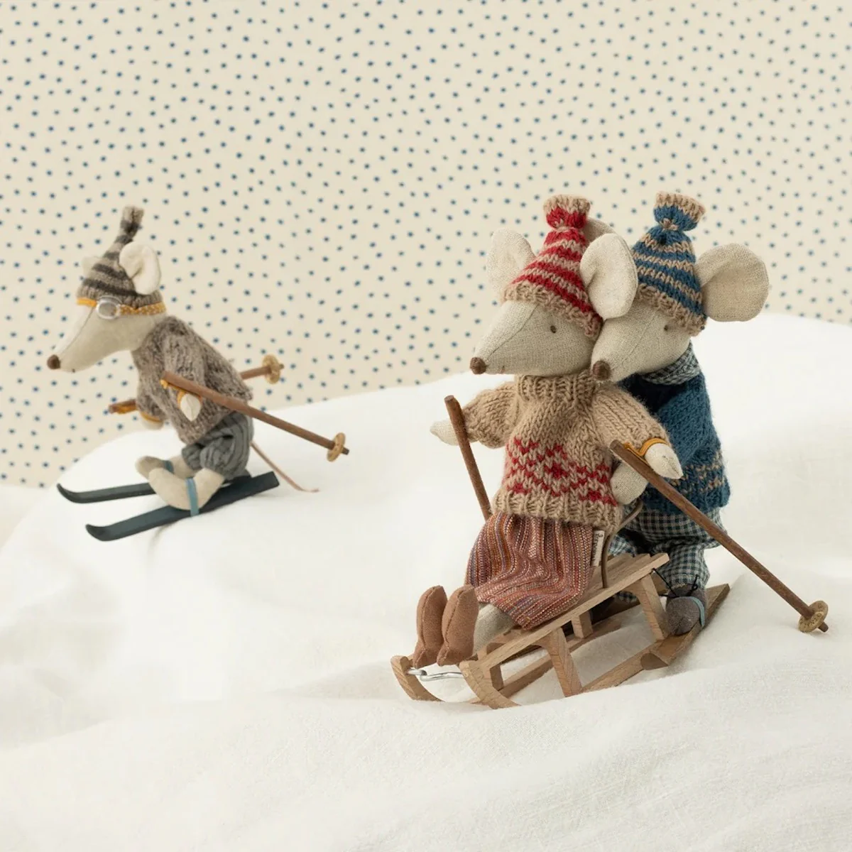 Knitted Sweater and Hat, Mum Mouse - Image 2