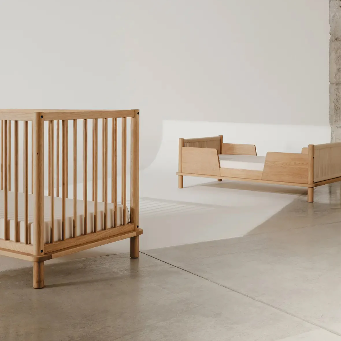 Latitude Evolving Solid Oak Crib - Image 11