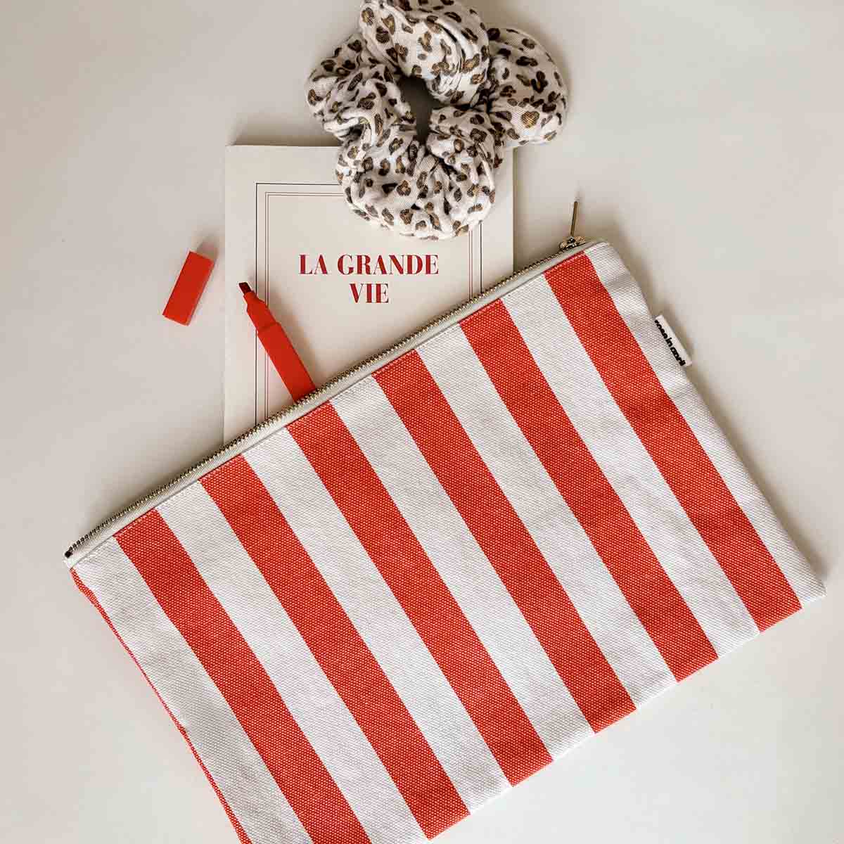 LILI FLAT POUCH STRIPES GREIGE / TOMATO - Image 4