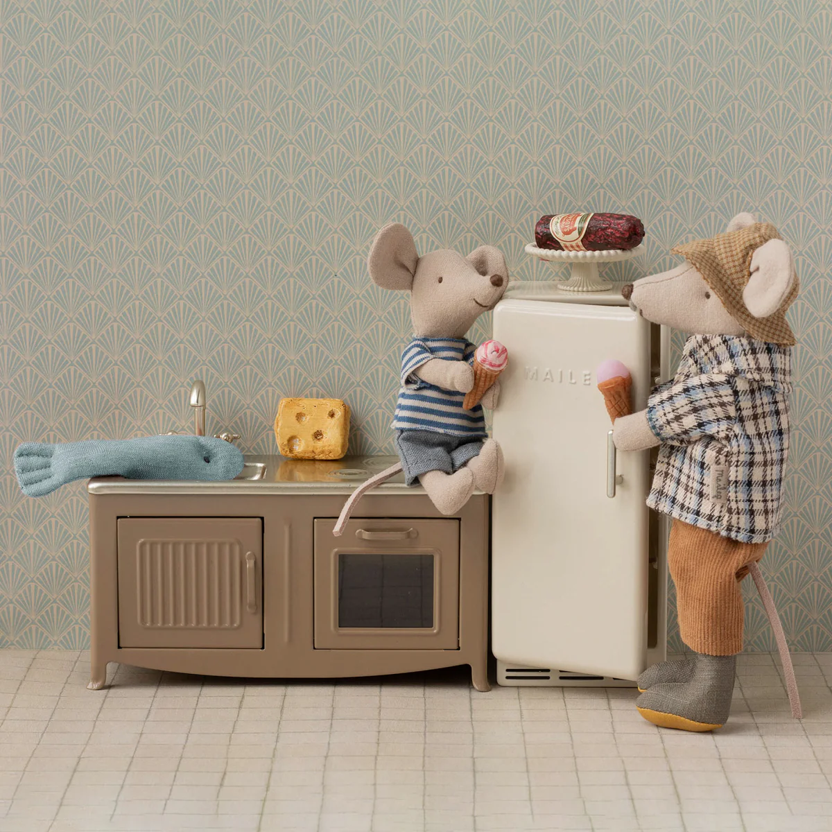 Maileg Grandad Mouse - Image 3