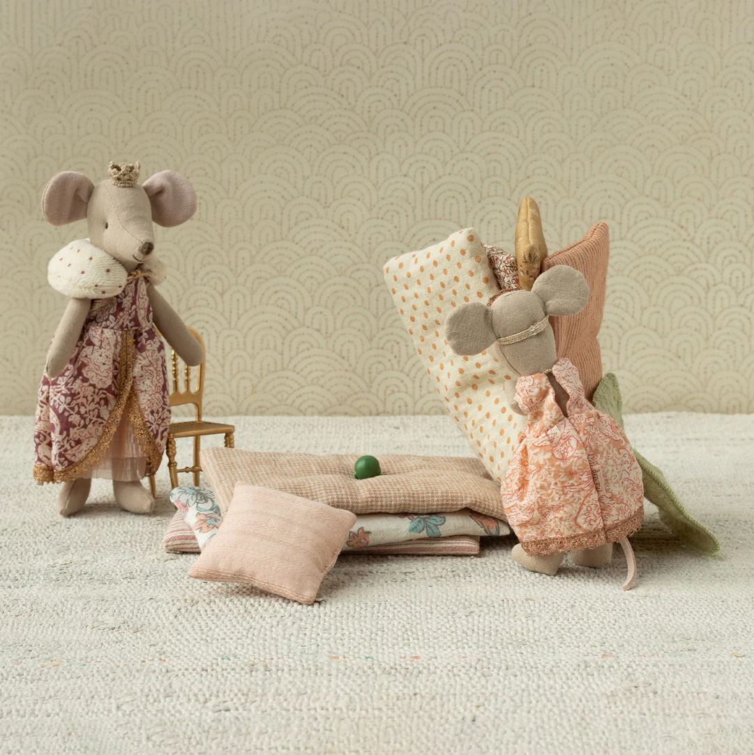 Maileg Princess and the Pea Big Sister Mouse - Image 3