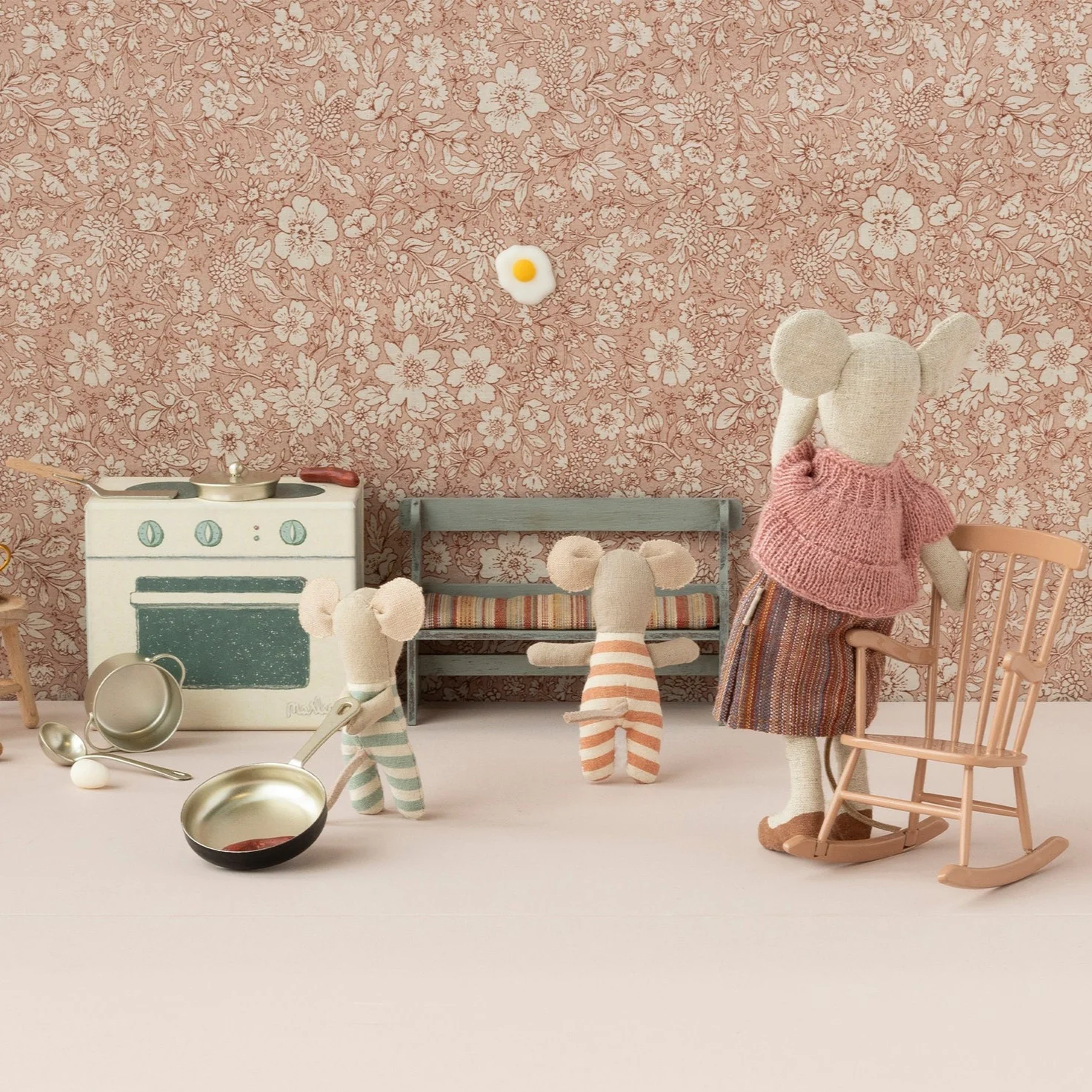 Maileg, Rocking Chair, Mini - Dark powder - Image 3