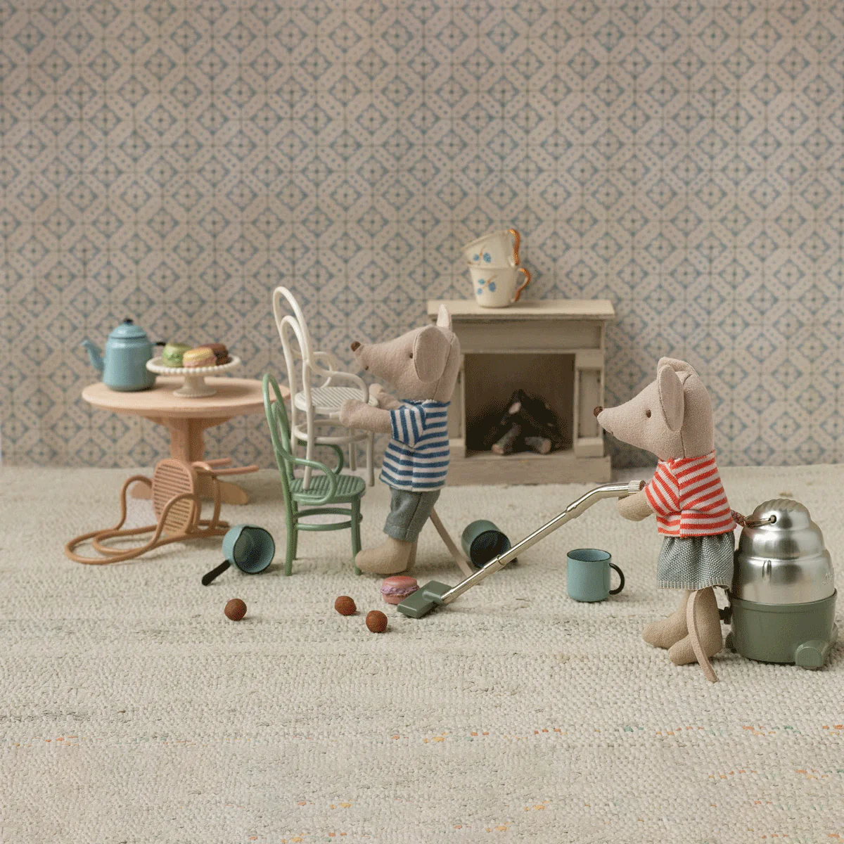 Maileg Vintage Chair Mouse - Mint - Image 4