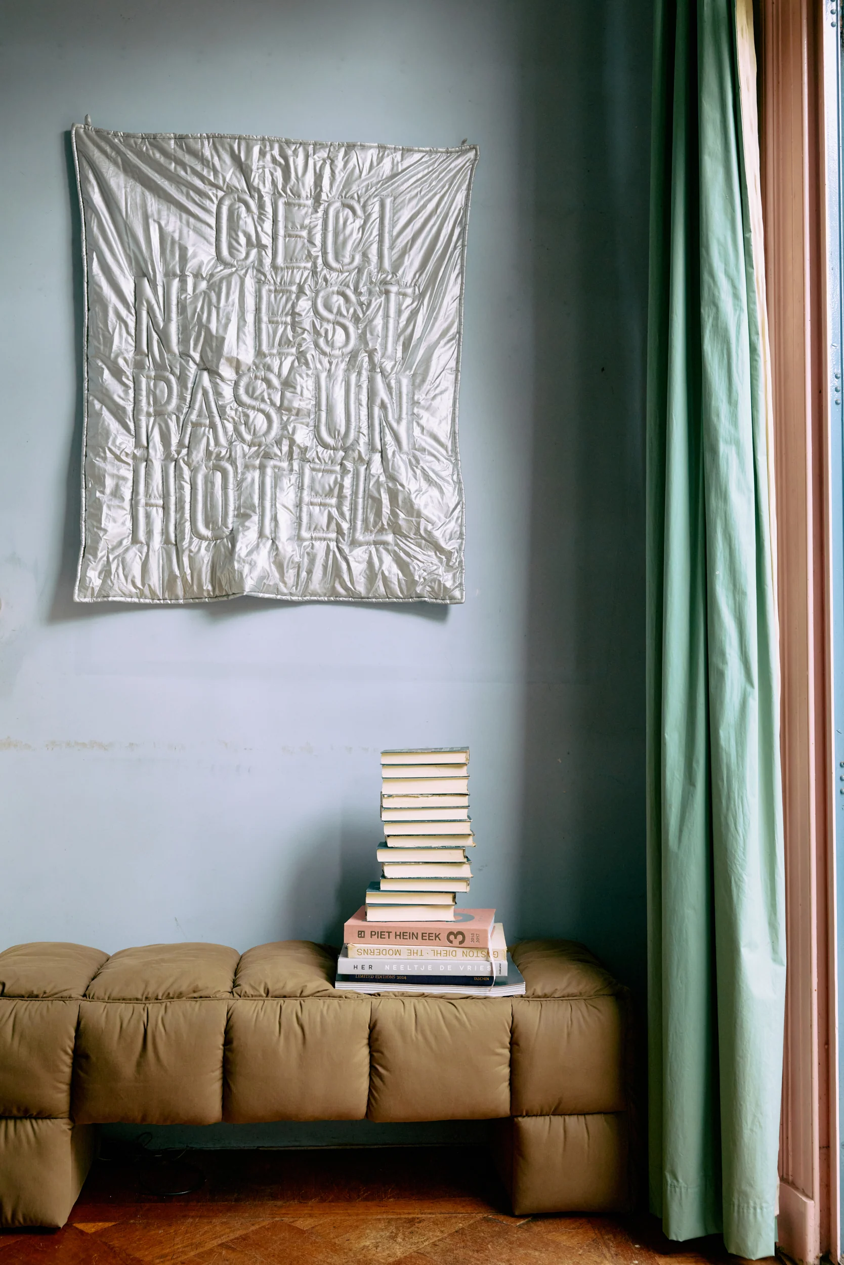 Pre-order Wall Art 'Ceci n'est pas un hôtel' - Image 6