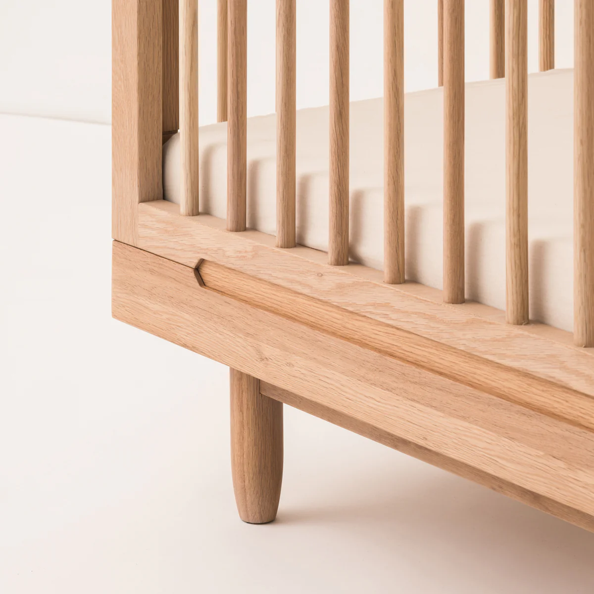 Pure Oak Wood Evolving Crib & Evolving Junior Kit - Image 9