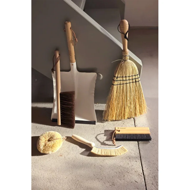 Rice Straw Brush With Wooden Handle - Image 2
