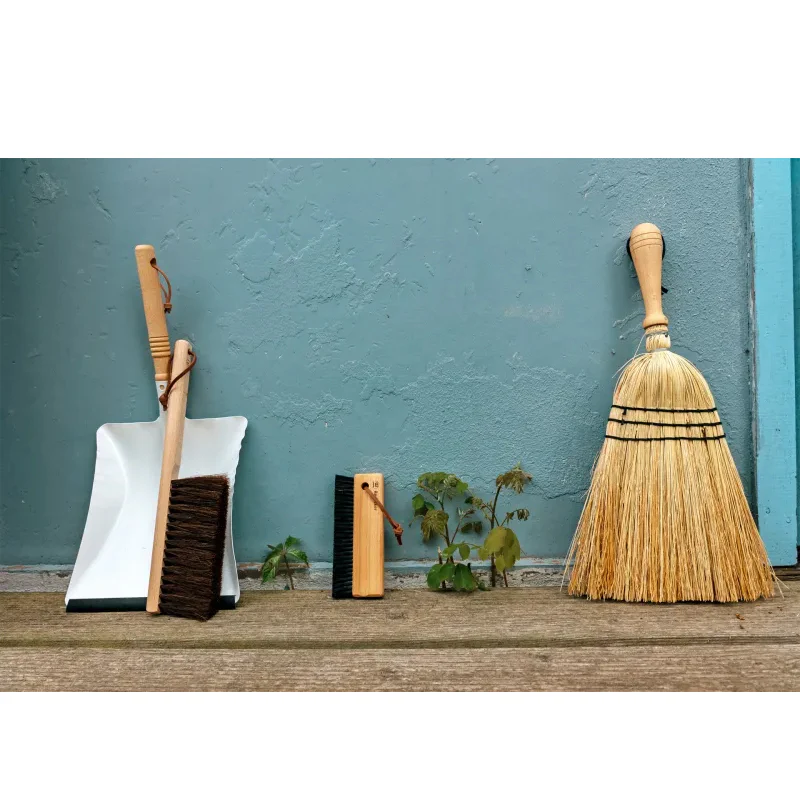 Rice Straw Brush With Wooden Handle - Image 4