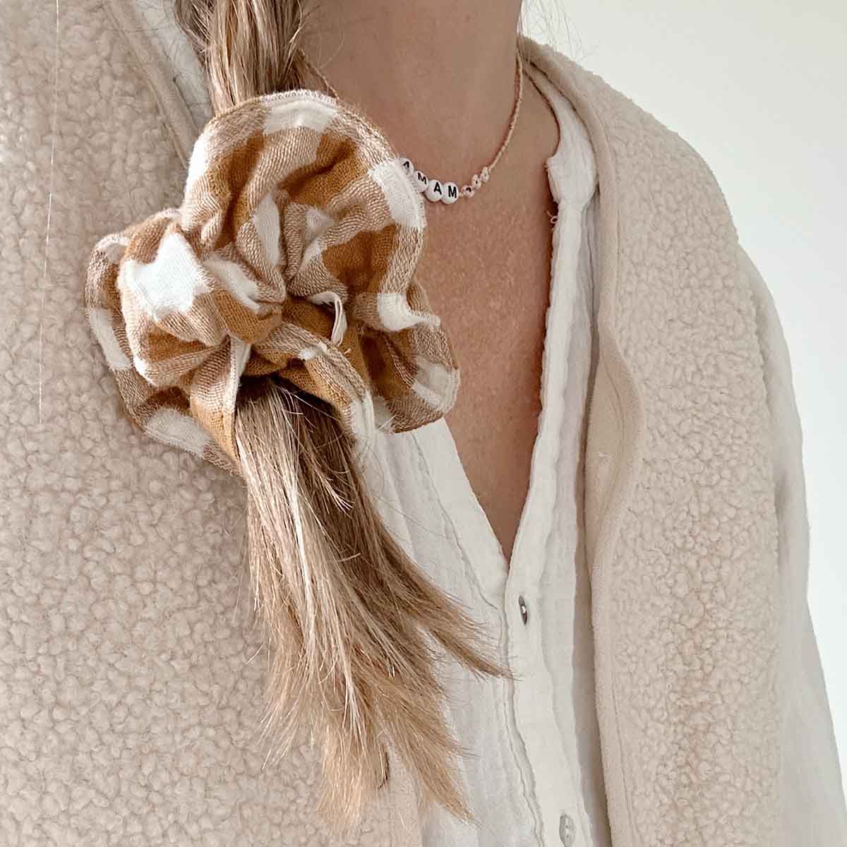 SCRUNCHIE GINGHAM CARAMEL - Image 6