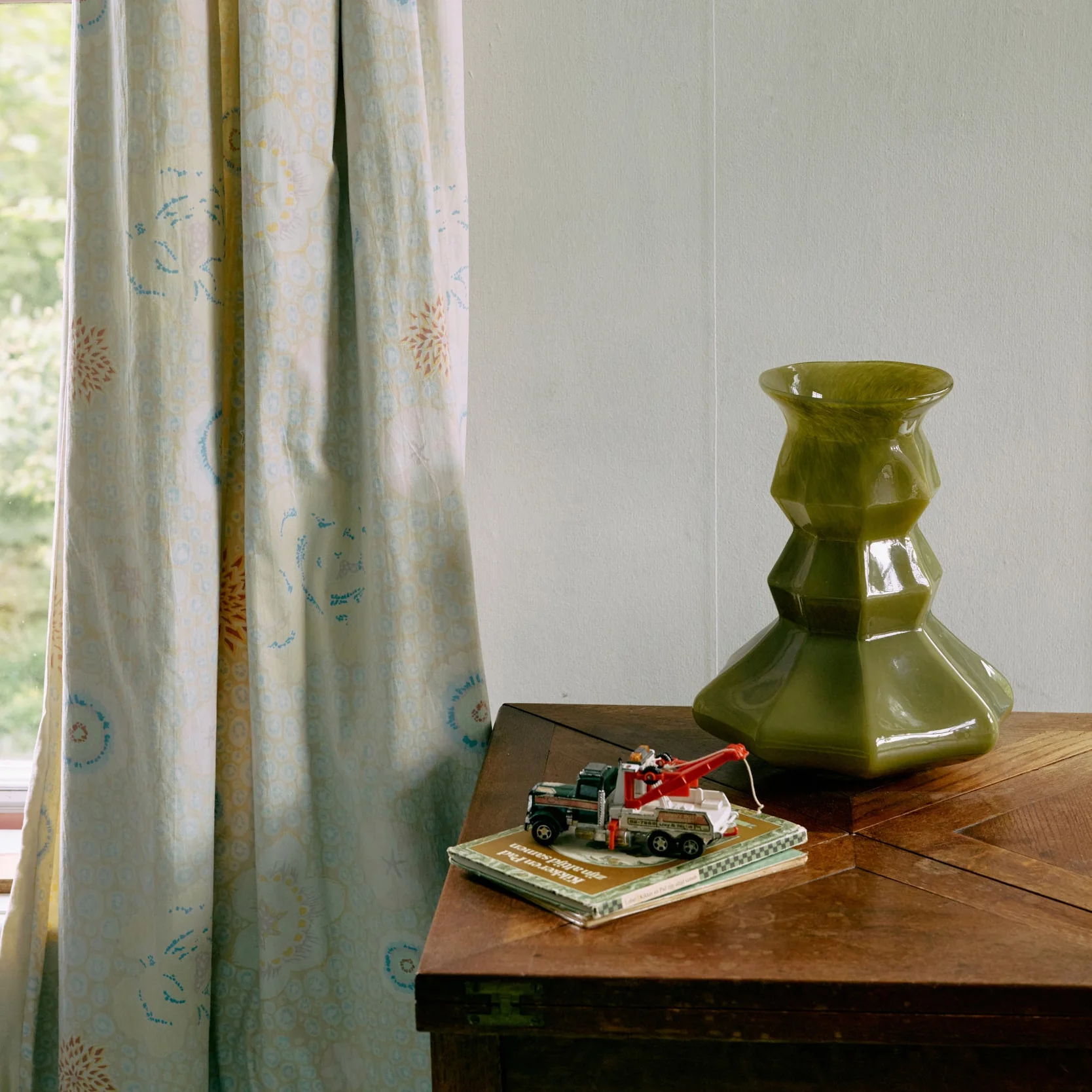 Silhouette Glass Vase - Image 7