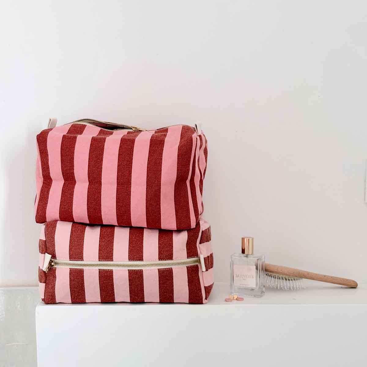 VIC TOILETRY BAG STRPES BRICK / PINK - Image 3