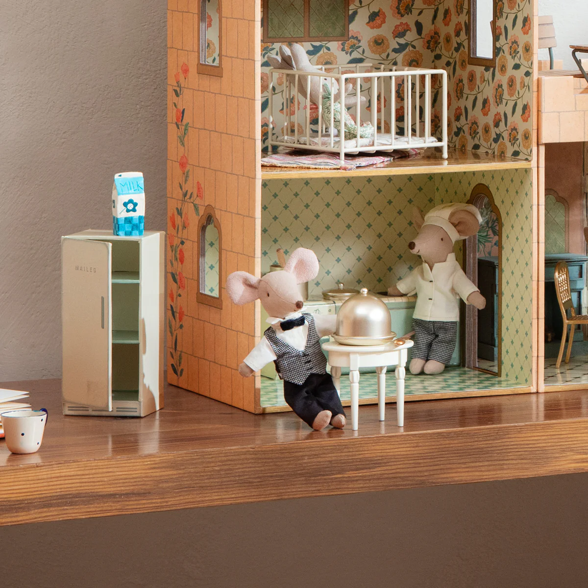 Waiter Clothes for Mouse - Image 3