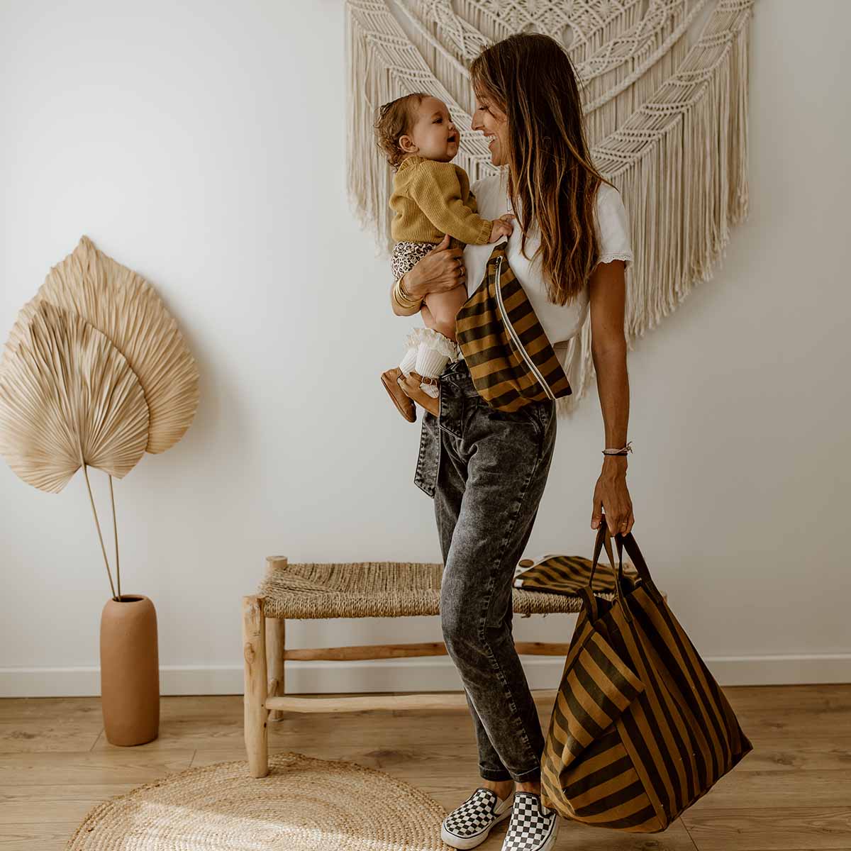 WOMEN BUM BAG STRIPES CUMIN AND BLACK: CUMIN / SCRATCH - Image 3