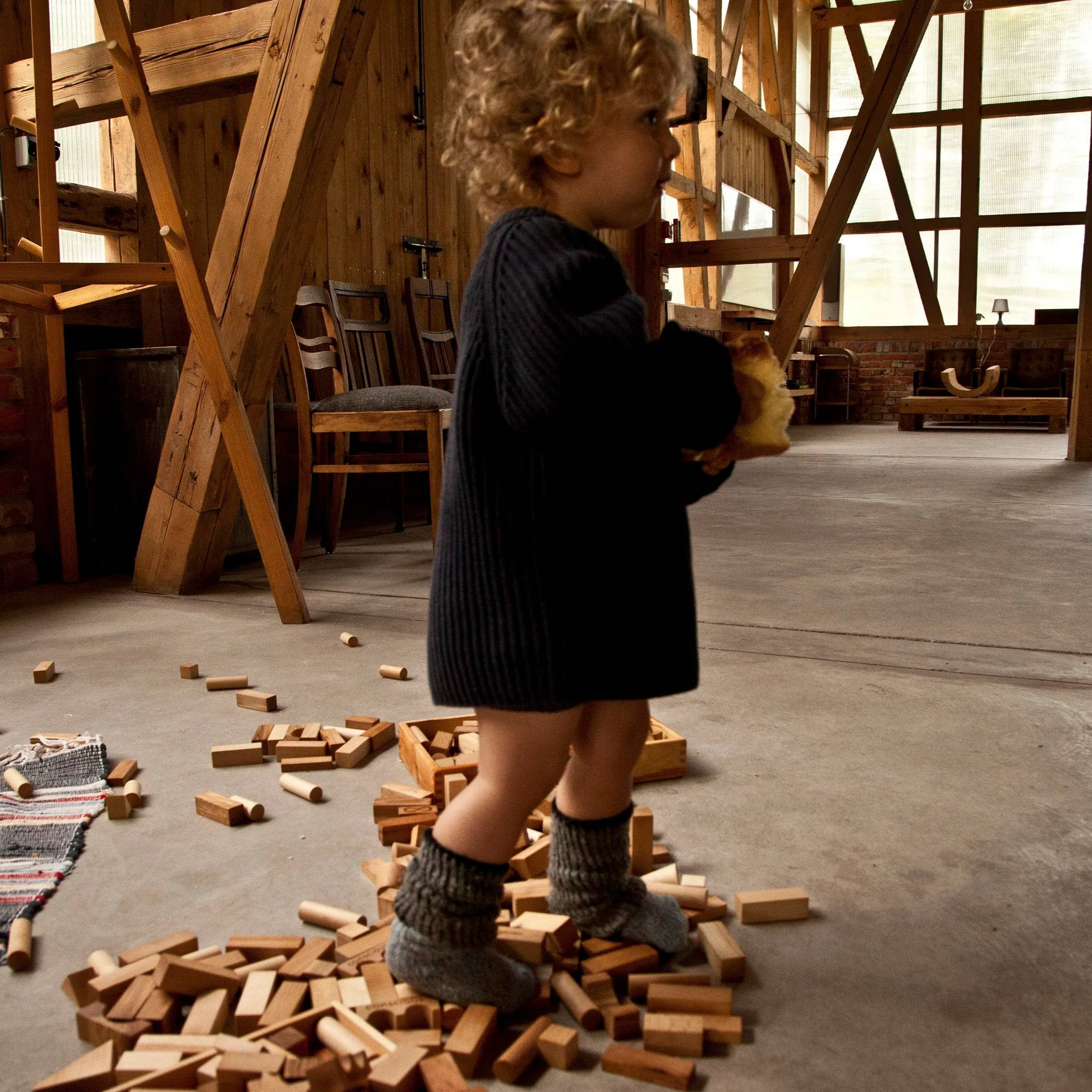 Wooden Blocks In Tray - 30 pcs Natural - Image 3